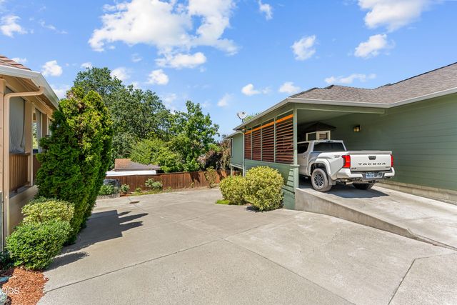 830 SW Bryn Court, Grants Pass, OR 97527