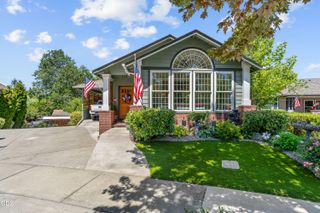 830 SW Bryn Court, Grants Pass, OR 97527