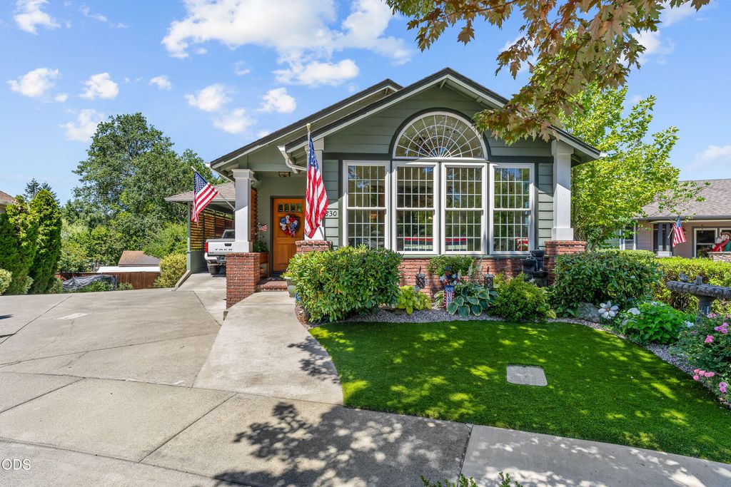 830 SW Bryn Court, Grants Pass, OR 97527