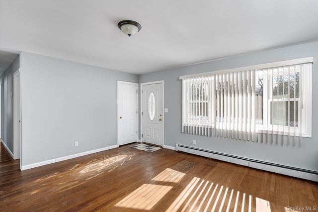 93 Garfield Boulevard 93, Farmingdale, NY 11735