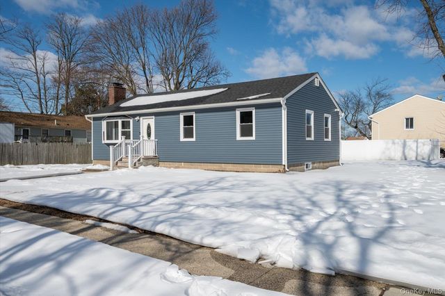 93 Garfield Boulevard 93, Farmingdale, NY 11735