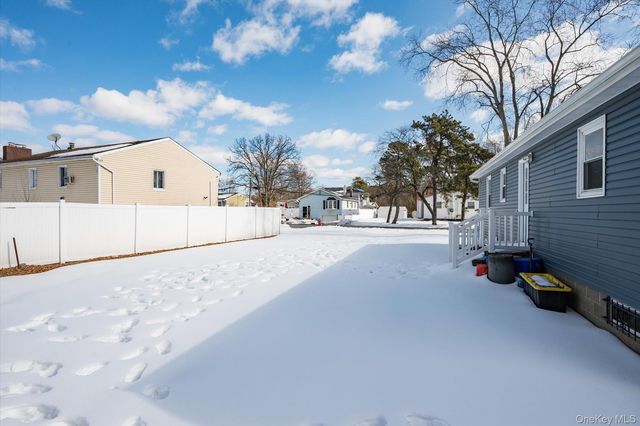 93 Garfield Boulevard 93, Farmingdale, NY 11735