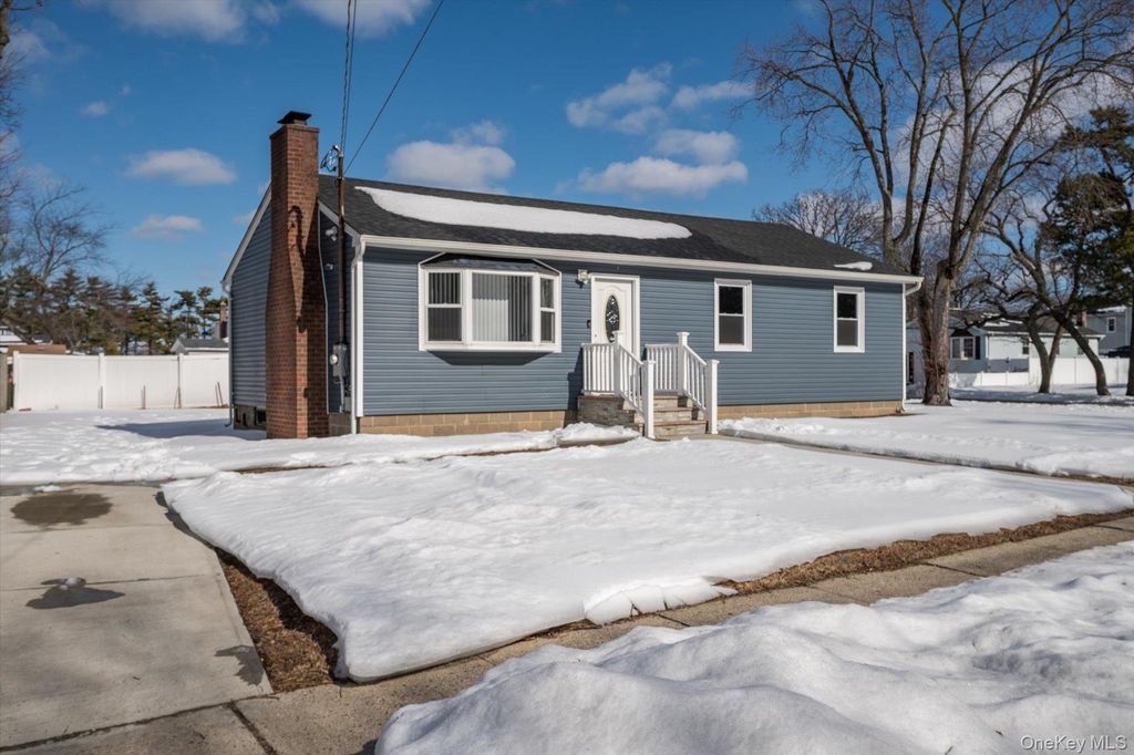 93 Garfield Boulevard 93, Farmingdale, NY 11735