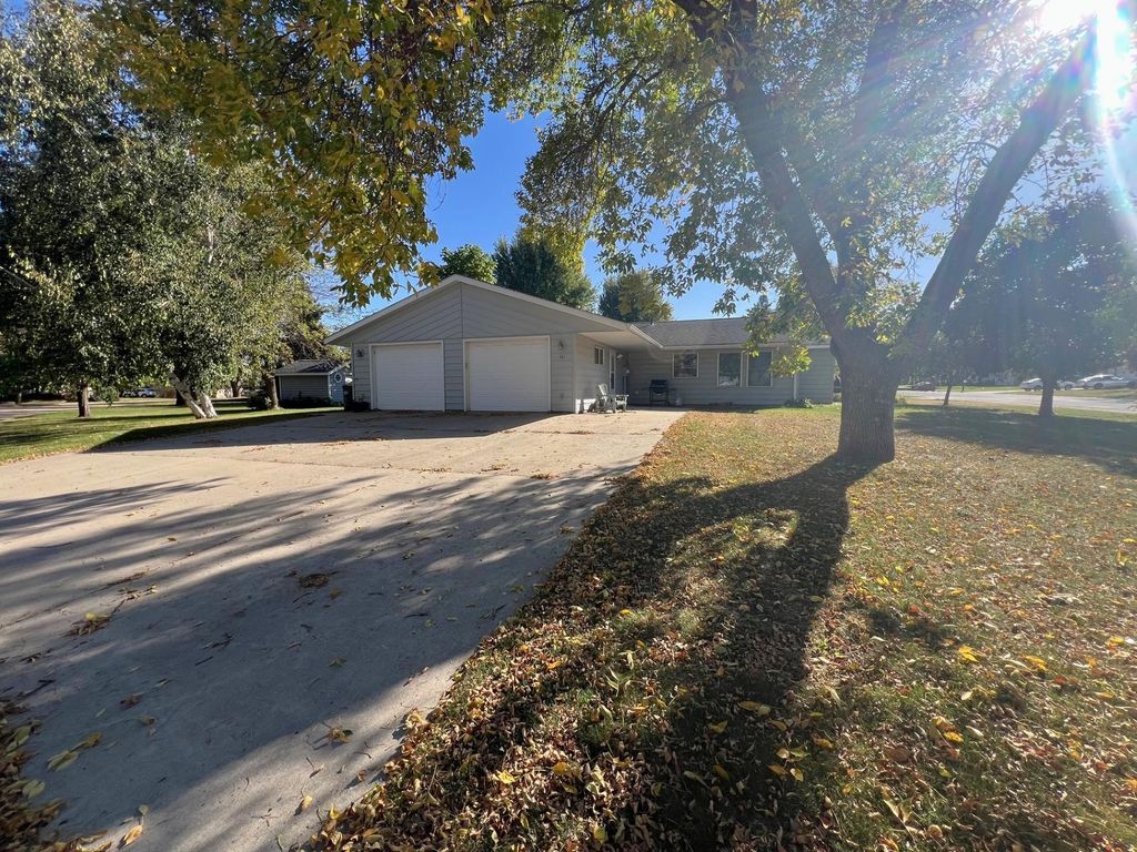 161 Hillcrest Avenue, Spicer, MN 56288