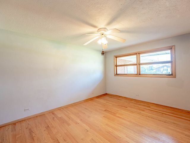 6052 W 128th Street, Palos Heights, IL 60463