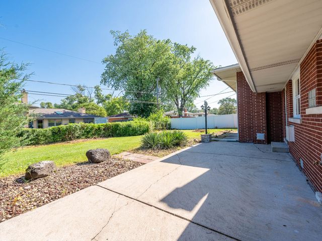 6052 W 128th Street, Palos Heights, IL 60463