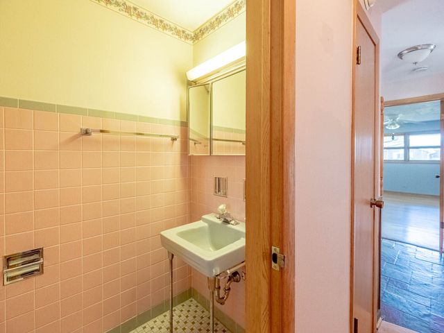 6052 W 128th Street, Palos Heights, IL 60463