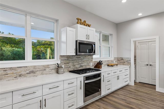 16323 Lake LOOP, Austin, TX 78734