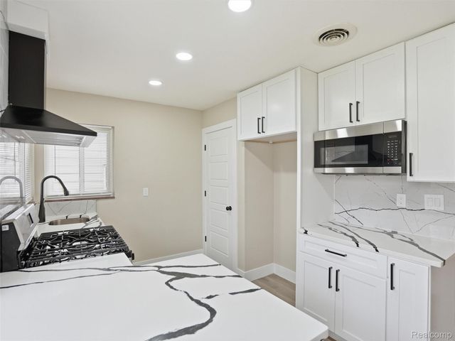 18686 Brady, Redford Charter Township, MI 48240