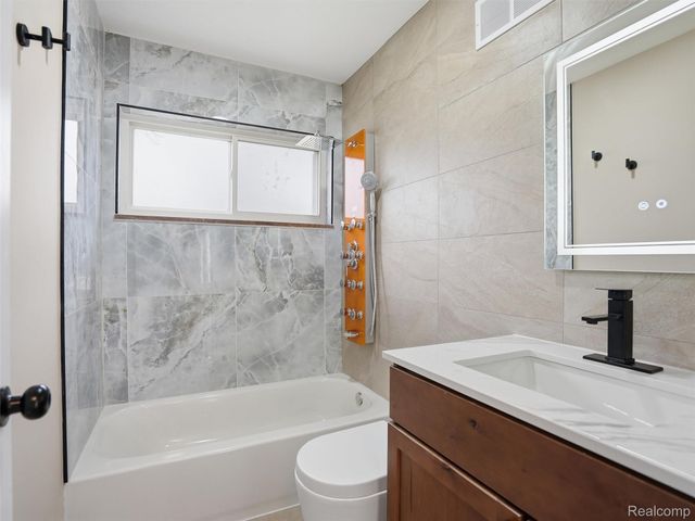 18686 Brady, Redford Charter Township, MI 48240