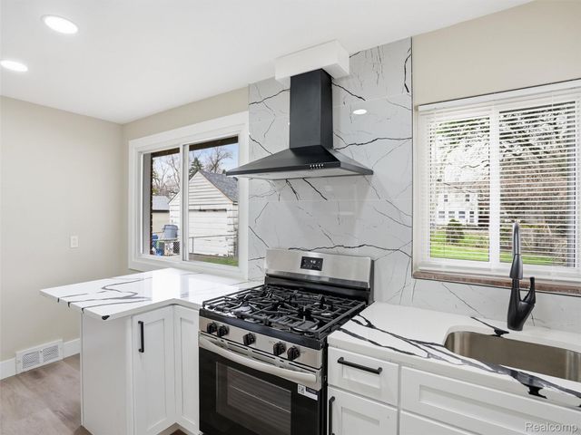 18686 Brady, Redford Charter Township, MI 48240