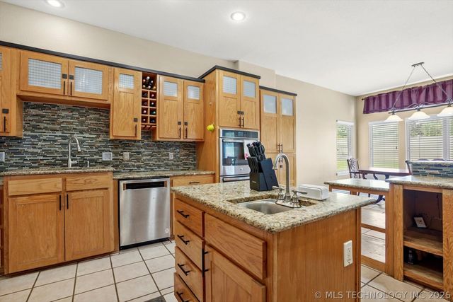 524 S 67th Street, Broken Arrow, OK 74014