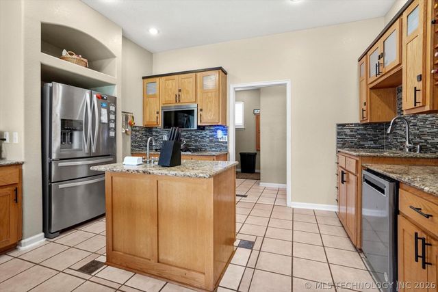 524 S 67th Street, Broken Arrow, OK 74014