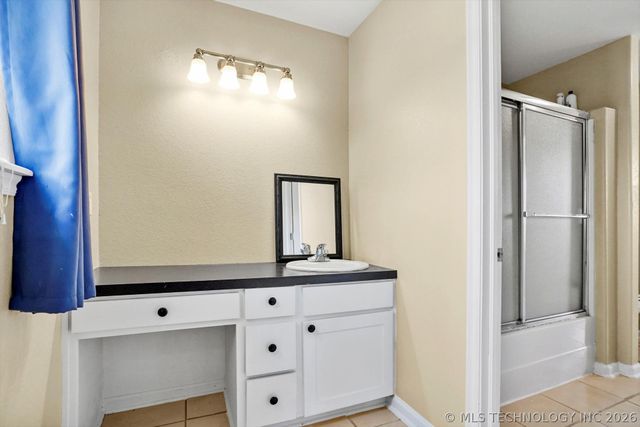 524 S 67th Street, Broken Arrow, OK 74014