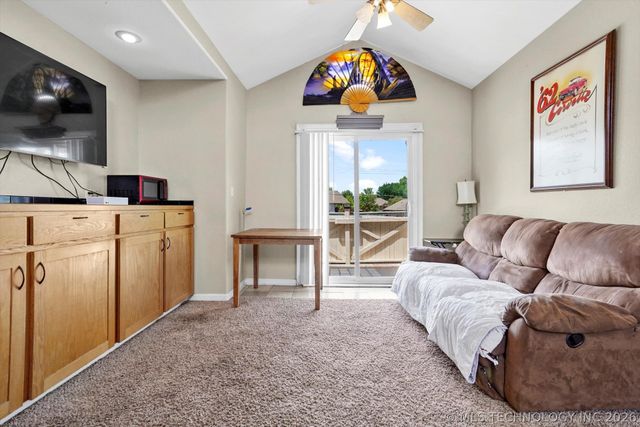 524 S 67th Street, Broken Arrow, OK 74014