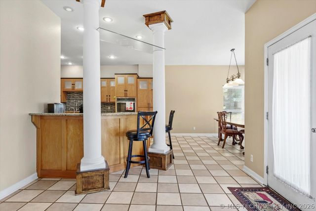 524 S 67th Street, Broken Arrow, OK 74014
