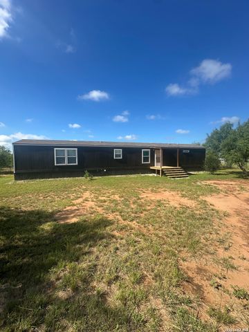825 County Road 640, Hondo, TX 78861