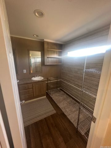 825 County Road 640, Hondo, TX 78861