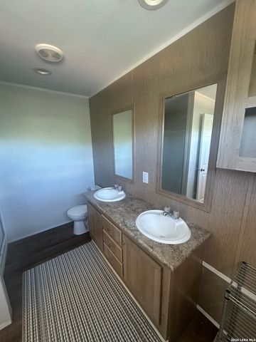 825 County Road 640, Hondo, TX 78861