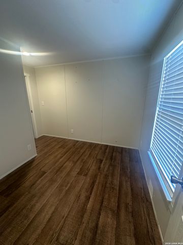 825 County Road 640, Hondo, TX 78861