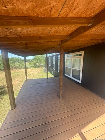 825 County Road 640, Hondo, TX 78861