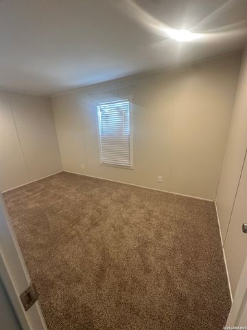 825 County Road 640, Hondo, TX 78861