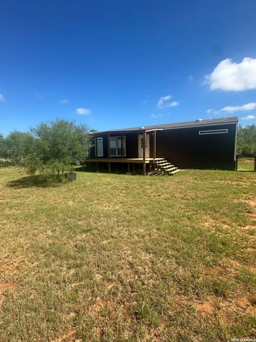 825 County Road 640, Hondo, TX 78861