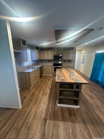 825 County Road 640, Hondo, TX 78861
