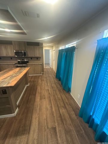 825 County Road 640, Hondo, TX 78861