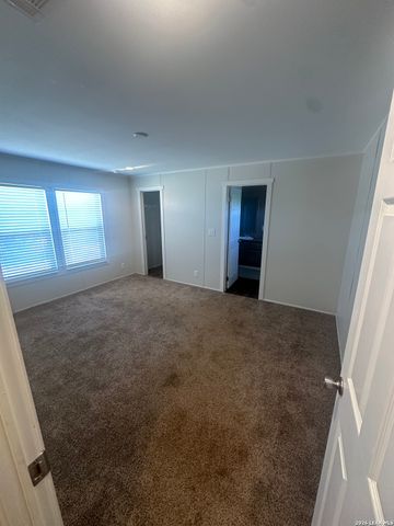 825 County Road 640, Hondo, TX 78861