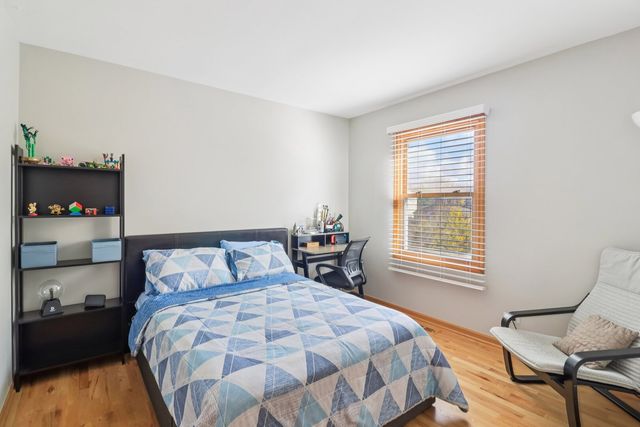 210 E Lakeside Drive, Vernon Hills, IL 60061