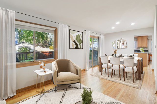 210 E Lakeside Drive, Vernon Hills, IL 60061