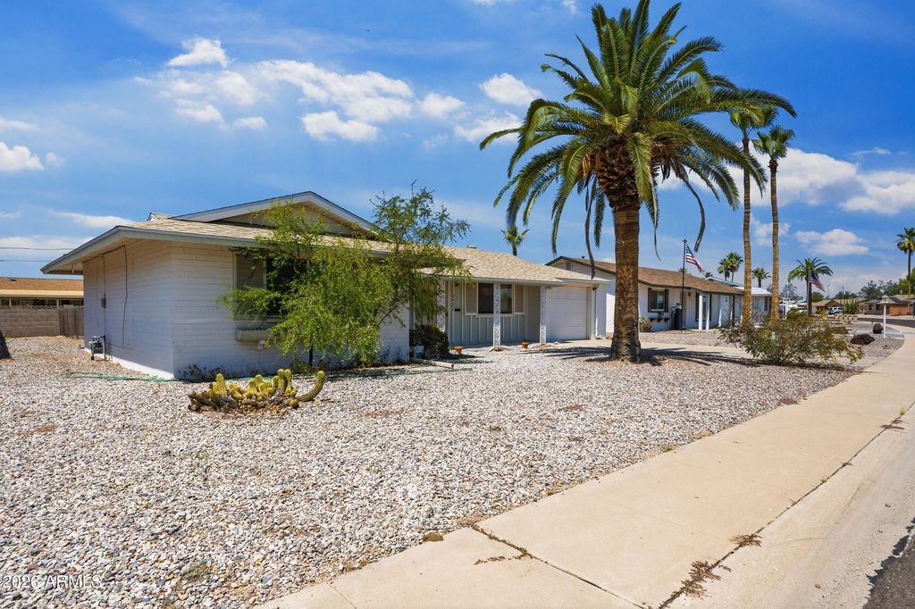 12422 N Cherry Hills Drive E, Sun City, AZ 85351