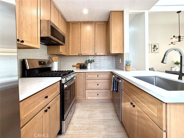 2720 W Segerstrom D, Santa Ana, CA 92704