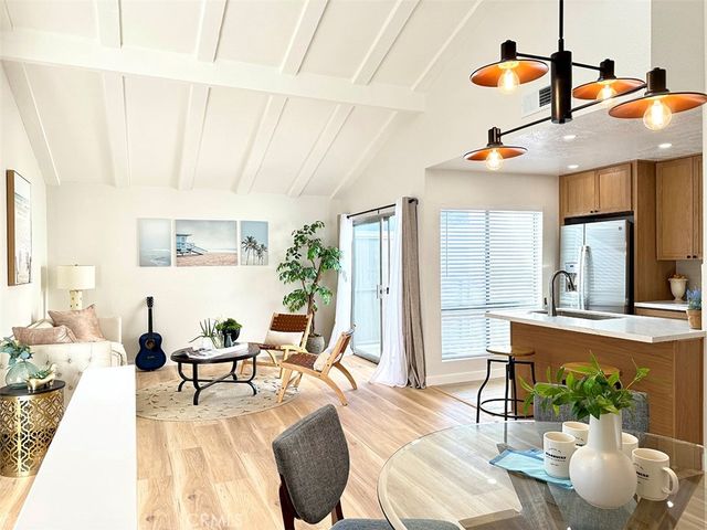 2720 W Segerstrom D, Santa Ana, CA 92704