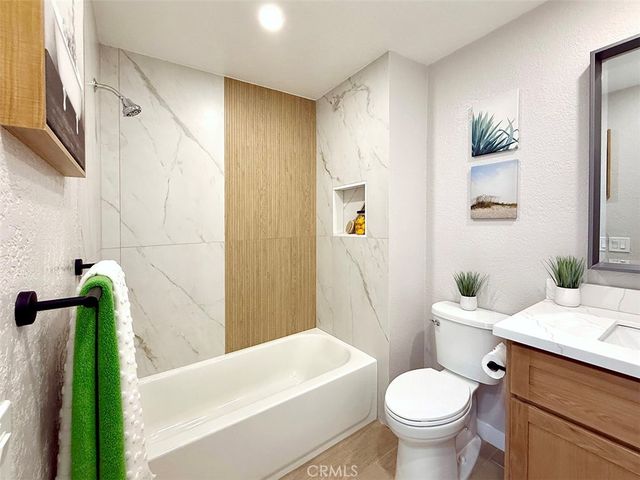 2720 W Segerstrom D, Santa Ana, CA 92704