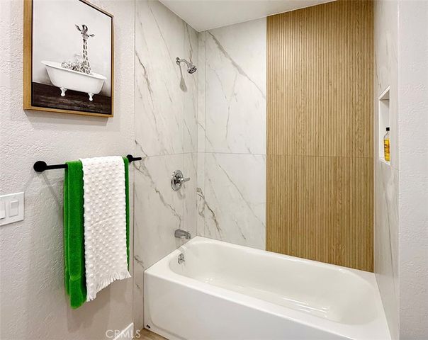 2720 W Segerstrom D, Santa Ana, CA 92704