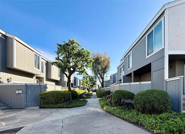 2720 W Segerstrom D, Santa Ana, CA 92704