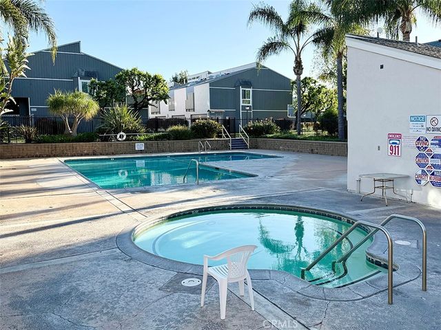 2720 W Segerstrom D, Santa Ana, CA 92704