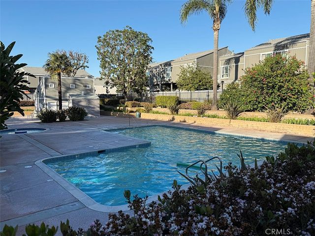 2720 W Segerstrom D, Santa Ana, CA 92704