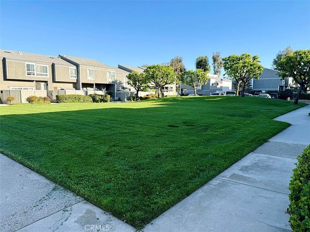 2720 W Segerstrom D, Santa Ana, CA 92704