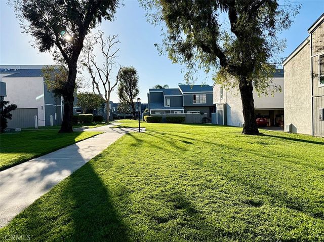 2720 W Segerstrom D, Santa Ana, CA 92704