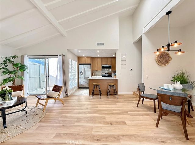 2720 W Segerstrom D, Santa Ana, CA 92704