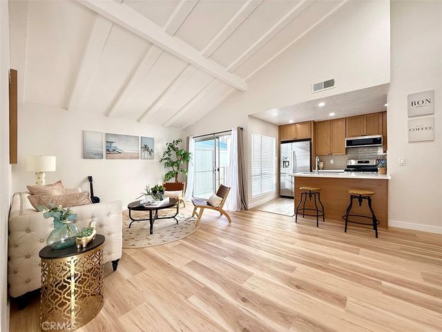 2720 W Segerstrom D, Santa Ana, CA 92704