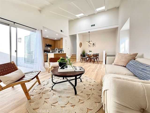 2720 W Segerstrom D, Santa Ana, CA 92704