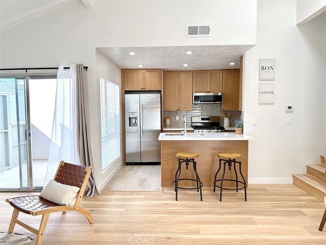 2720 W Segerstrom D, Santa Ana, CA 92704