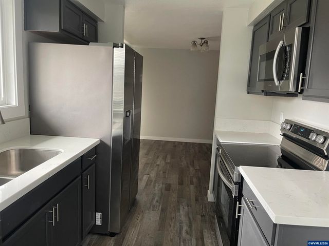 4765 Swegle Rd NE, Salem, OR 97301