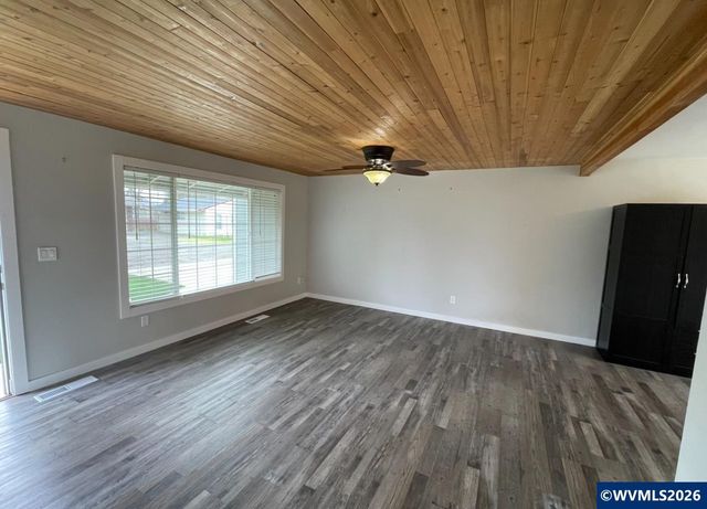 4765 Swegle Rd NE, Salem, OR 97301