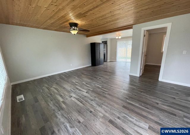 4765 Swegle Rd NE, Salem, OR 97301