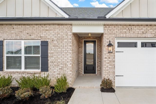 418 Meadowlook Dr, Lebanon, TN 37087